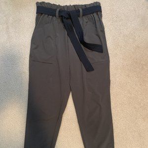 Athleta Skyline Paperbag Tie Waist Work Travel Pant in Brown Size 2